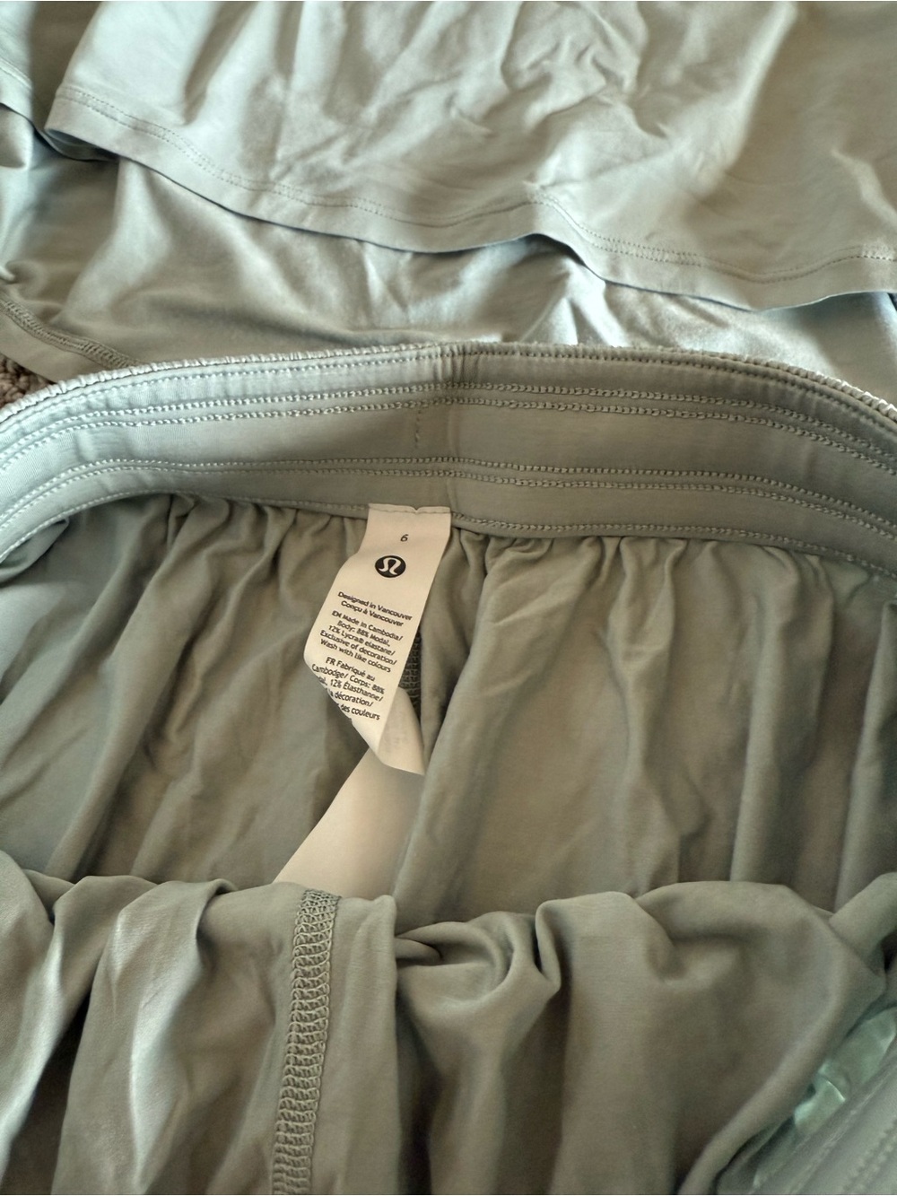 Women’s Lightweight Long-Sleeve Top & Shorts Loungewear Set in Sage LuluLemon - Picture 4 of 8